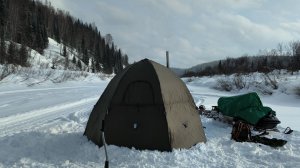 РЫБАЧИМ В ЗАБРОШЕННОЙ ДЕРЕВНЕ.