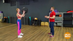 Фитнес-разминка: играем в мяч, укрепляем отношения! Доброе утро. Суббота. Фрагмент выпуска от 07....