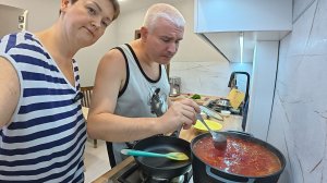 Вован ВЫЗВАЛСЯ варить русский БОРЩ, я у него на ПОБЕГУШКАХ! Готовим ЛЮБИМЫЙ суп после Таиланда Влог