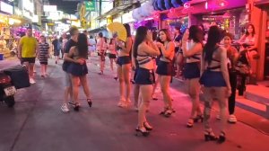 Улица иначе красных фонарей в Паттайе