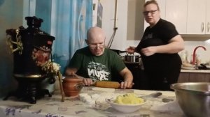 С МУЖЕМ СТРЯПАЕМ РАЗНЫЕ ПИРОЖКИ. Часть первая.