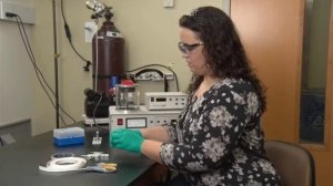 введение в сканирующая электронную микроскопию SEM девушка рассказывает4.mp4