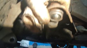 Замена шаровой опоры Рено Логан 2