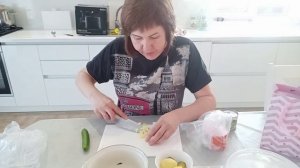 С утра на кухне, потом на работу _ Буду поздравлять своих девчат 🎉