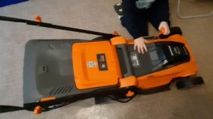 Аккамуляторная газонокосилка Daewoo.