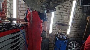 Камри 50 2.5 Шаровые опоры. Шаровые можно перепутать сторонами!