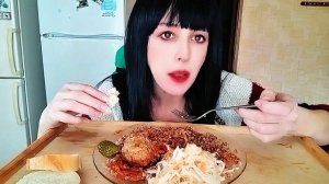 Мукбанг/Гречка с катлетами/Солениями