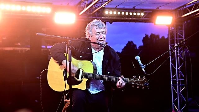 летел и таял