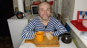 ужин с 🐈. краюха хлеба. всё держится на женщинах. мукбанг. обжор. еда на камеру. диета. шизофрения.