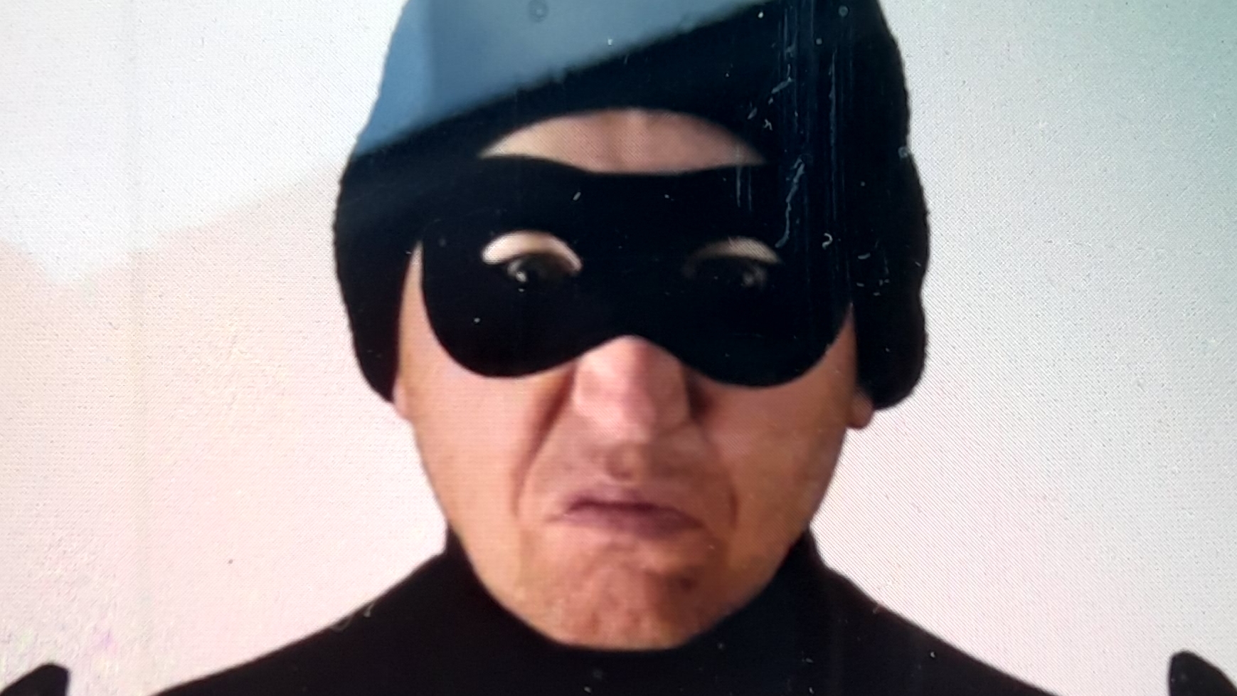 Крепыш Дебют