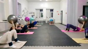 Фитбол. Групповая на все тело