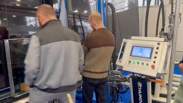 Работа интернациональной команды Stanki.online на выставке Мир стекла -2026
