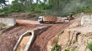 OMG!! Incredible Moment Mountain Road Building Scary Work High Slope Truck Unloading Dirt