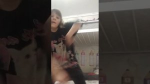 повторяйте, можете не повторять, но мы танцуем под музыку.