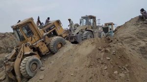 Свалился бульдозер. Пакистанская суета