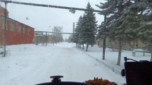 Негабаритный груз, застрял на выезде с завода, страшное ДТП с моим участием