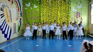 Кулун тутар 8 күнүгэр аналлаах оҕо уһуйаанын оҕолорун эҕэрдэлэрэ!