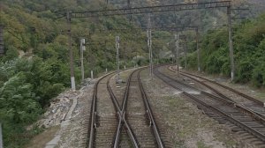 из окна поезда | железная дорога в горах станция Греческий