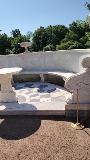 Колонистский парк. Царицын остров . Гера и Юпитер