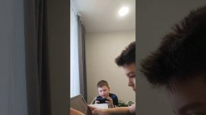 создал трансляцию с друзьями