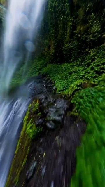 Фантастически красивые водопады острова Ява, Индонезия