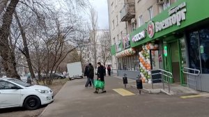 Ейске тепло +7. Новоиспеченный магазин в нашем городке...