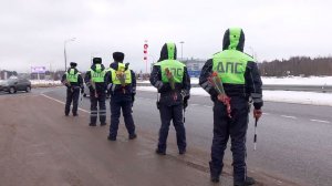 Акция «Цветы для автоледи» прошла в Дубне в преддверии Международного женского дня 2026