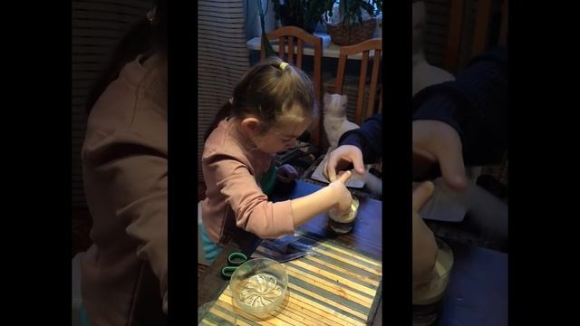 Учеба и игра. Опыты по физике. Непромокашка