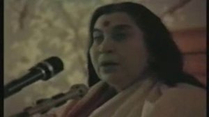 13.08.1982 г. Правая сторона. Лекция Шри Матаджи. Англия. 55:41