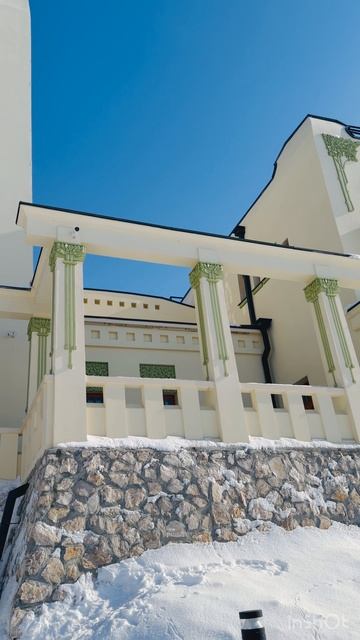 Дача со слонами