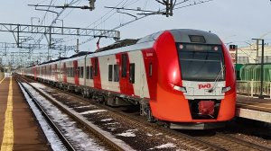 ЭС2Г 021/029 "Ласточка" сообщением Санкт-Петербург - Выборг, следует через станцию Белоостров