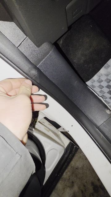 Установка жгута  в резинку двери Changan UNI-K