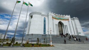 Гурбангулы Бердымухамедов проверил строящуюся мечеть в Аркадаге