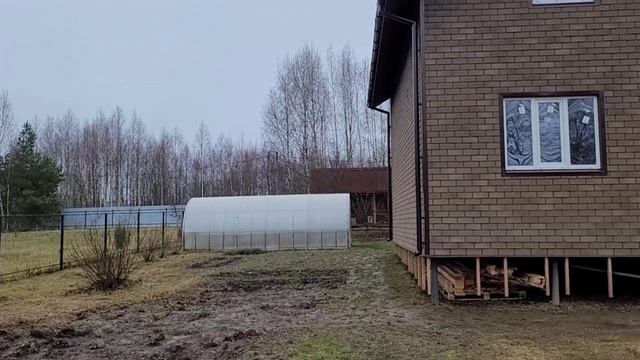 А я стою, чего-то жду