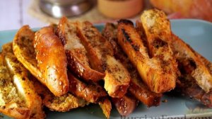 Сухарики с чесноком и заатаром