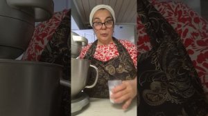 МЕРЕНГОВЫЙ РУЛЕТ С БРУСНИЧНЫМ КУРДОМ.