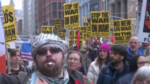 По всему миру проходят массовые акции за и против войны в Иране.