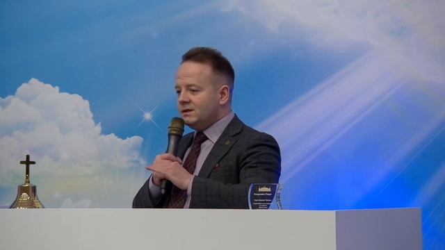 Дух Святой обличает мирское в сердце христианина и в то же время утешает и даёт силу победить