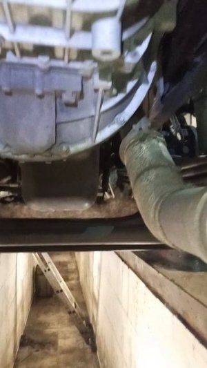 Вот как автоэлектрику работать в таких условиях????.mp4