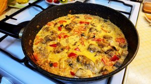 Куриная печень с грибами в сметанном соусе / Мой любимый салат /  Засолила рыбу