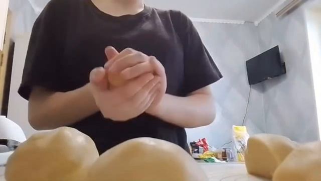 готовлю тортик медовик