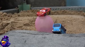 ВЕСЕЛЫЕ МАШИНКИ ДЛЯ ДЕТЕЙ. ИГРАЕМ МАШИНКАМИ.