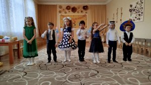 НЕУЖЕЛИ БАБУШКА НЕ ВЯЗАЛА ПЯТКИ? Песня про бабушку.