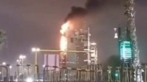 В Кувейте начали гореть небоскрёбы.