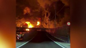 Власти Ирана сообщают об опасности кислотных дождей и об ударах по опреснительным заводам.