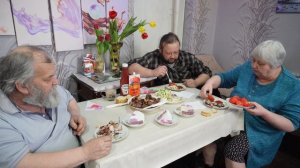 Так вкусно кушаем Накрыли пенсионеры царский красивый вкусный праздничный и уютный стол