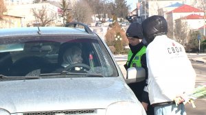 В Бирюче прошла акция «Цветы для автоледи»