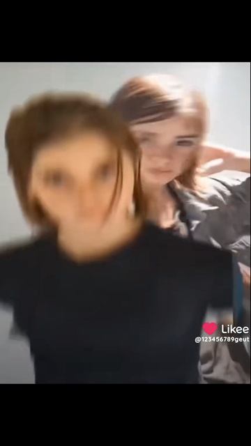 на первом фото человек яйцо