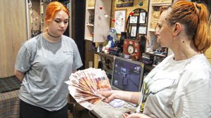 ГРИФЕРША ОБМАНУЛА МАМУ НА 84 000 РУБЛЕЙ В РЕАЛЬНОЙ ЖИЗНИ ДЛЯ АДМИНКИ В МАЙНКРАФТ!