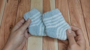 Плюшевые носочки для малышей из Alize Softy спицами. Подробный МК без привязки к плотности и размеру